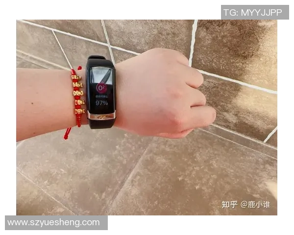 智能运动足球手环助力球星提升训练表现与健康管理 智能运动足球手环助力球星提升训练表现与健康管理