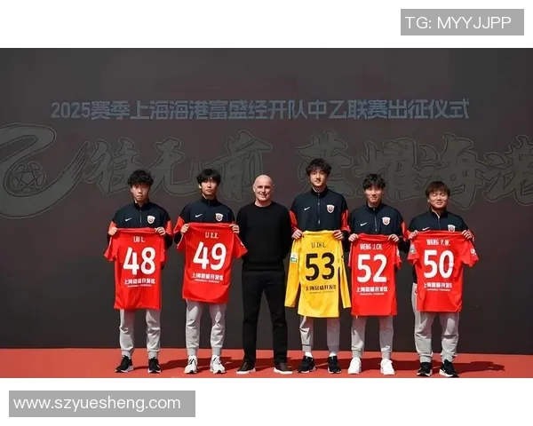 从球场巨星到教练席哪些知名足球球员成功完成身份转型